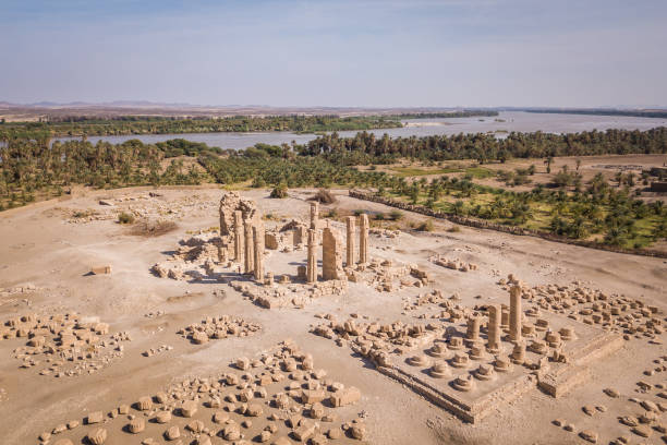 SudaneseCulture's tweet photo. Soleb Temple with River Nile in the Background - Northern Sudan.

#SudaneseCulture #ثقافة_سودانية https://t.co/61IqTgRD6M