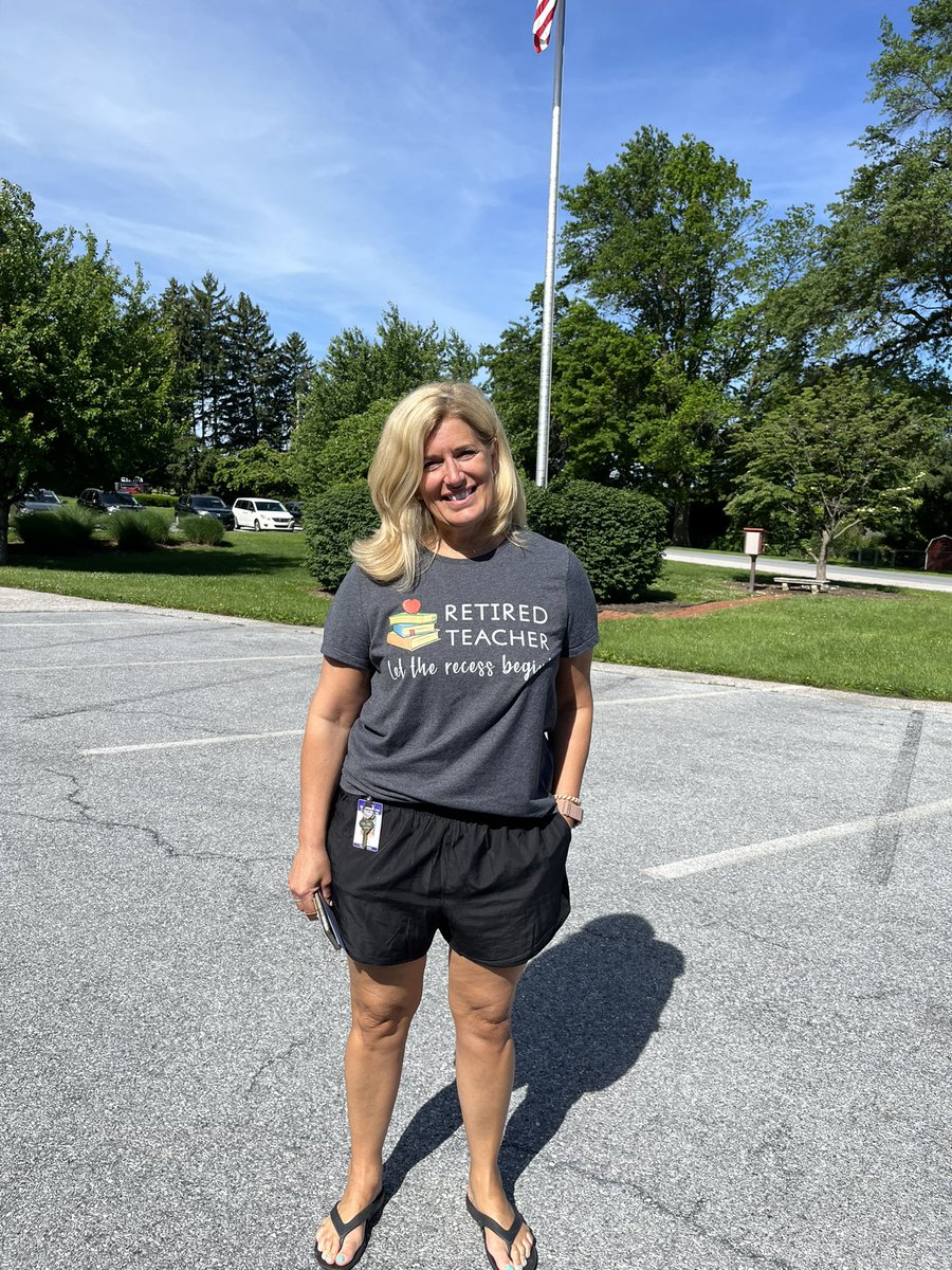 YT_Elementary's tweet photo. Happy Last Day of School to Mrs. Bricker, Mrs. Doorn, and Mrs. Snell! Best of luck and happiness as you start a new chapter in your life! You will be missed! 💙🐾 https://t.co/1sWLMumiBg