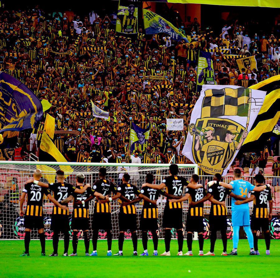 بالأمس أقسمتُ أنني لن أحنّ لهُ
واليوم أسأل عن كفّارة القسمِ