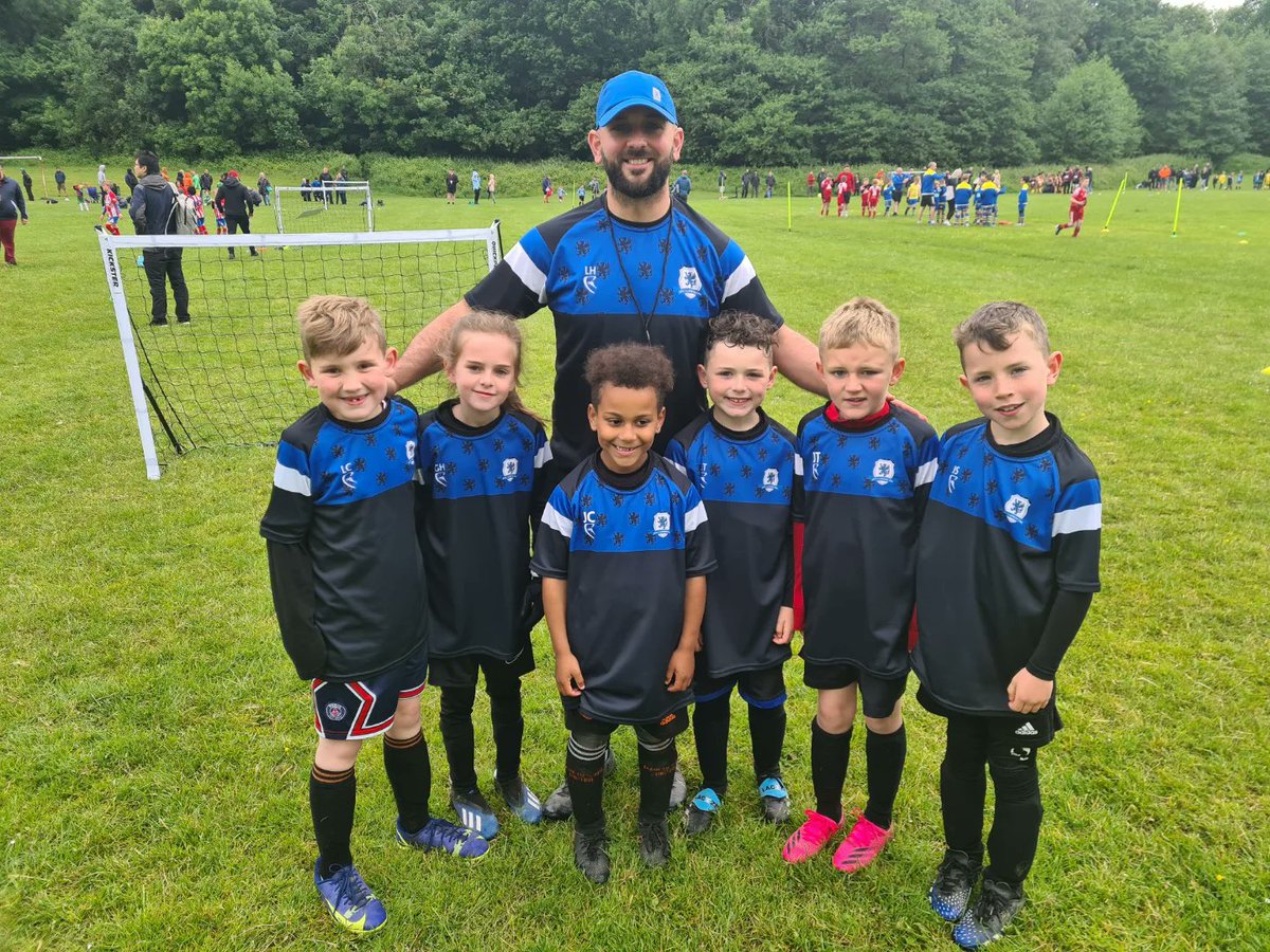 A great morning our U7s. They were absolutely amazing and a credit to the club. They were unbelievable with and without the ball.

You must agree they look 🔥 in their new training tops.

Well done to @Cdf_CosmosJnr for a organising such a great festival.