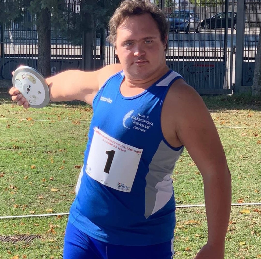 Ielosubmarine2's tweet photo. Un italiano ha realizzato il record del mondo del lancio del disco!!!
Daniel Gerini ha realizzato il nuovo record del Mondo nel lancio del disco da 1kg nella categoria C21 (sindrome di Down).
Ma nei giornali praticamente nulla! @FISDIR #Downsindrome https://t.co/8pbvB1bH4b