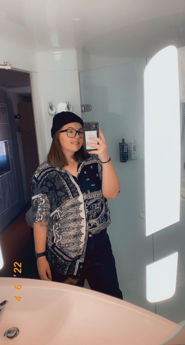 imbethwhittaker's tweet photo. we’re doing a thread from the manchester wentworth con… this is my fit✌️ had to look my gayest #wentworth #wentworthcon https://t.co/OTn2wasJJv