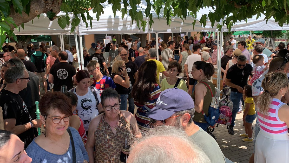 vinassos's tweet photo. Avui fira i venda de #visolidari a #masroig Cinc cellers @domontsant aporten 3000 ampolles per col.laborar en la investigació contra el #càncerinfantil @SJDbarcelona_ca
#ortovins @CellerMasroig @cocaifito #ditceller #cellerscanblau https://t.co/zYYX31ErUk