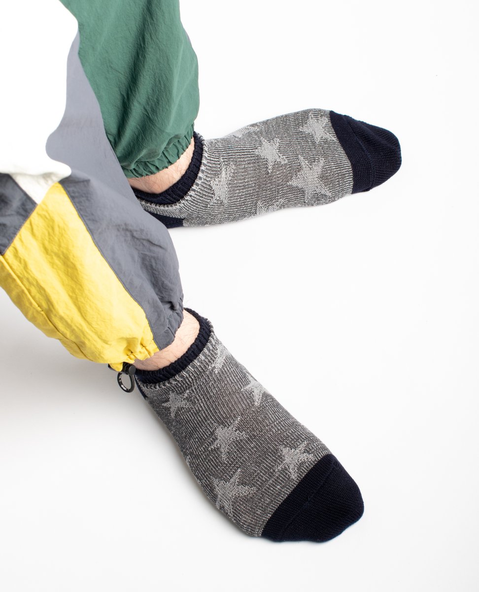 tabio_usa's tweet photo. Can’t decide a Father’s day gift?
Vintage Star Cotton Socks are not too flashy because the base and star pattern have a similar blue color.
#bestsocks #styleessentials #stylequotes #mensfootwear #menaccessories #menstyleinspo #mensfashioninspiration #mensstyletips https://t.co/ptnT3zzGeP
