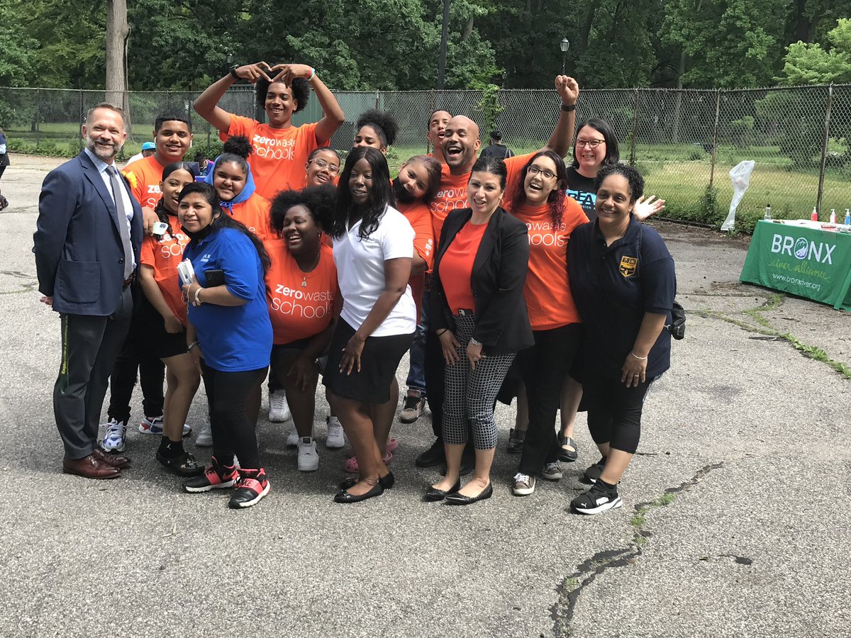 therockRaul's tweet photo. An amazing event by our Paretns of the Herman Ridder Campus. We can change our community and allow our students to be part of this change. Together with our school safety on the topic on stop gun violence because it is a serious issue in our schools. Good job!! #lovemyschool🙏🏽❤️ https://t.co/nRWF8N4xm6