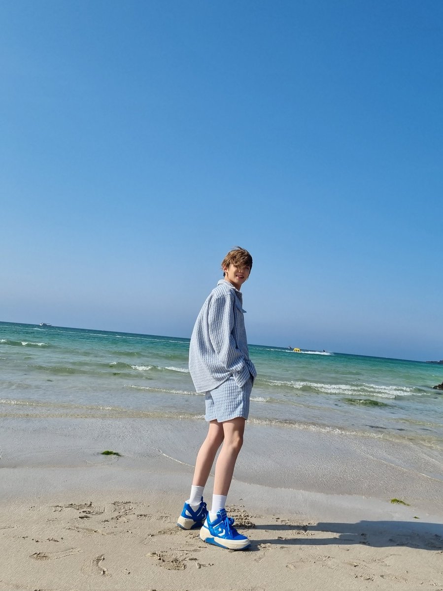 lgbttaejun's tweet photo. yeonjun through taehyun's perspective: a thread https://t.co/NGbL2i9sO5