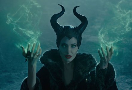 tracklist's tweet photo. Angelina Jolie, uma das maiores atrizes da história cinema americano, está completando 47 anos no dia de hoje.

Parabéns para a lenda! https://t.co/zghoHWZAbc