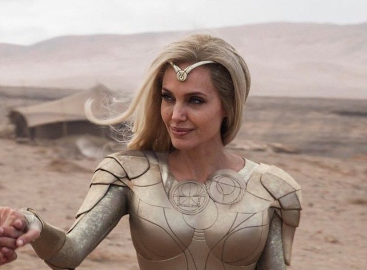 tracklist's tweet photo. Angelina Jolie, uma das maiores atrizes da história cinema americano, está completando 47 anos no dia de hoje.

Parabéns para a lenda! https://t.co/zghoHWZAbc