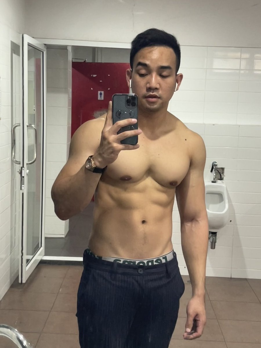 HhoyyH's tweet photo. นึกว่าแฟนไม่สนใจที่ไหนได้ เราไม่มีแฟน 😛 #86kg https://t.co/tdUvwaSPyn