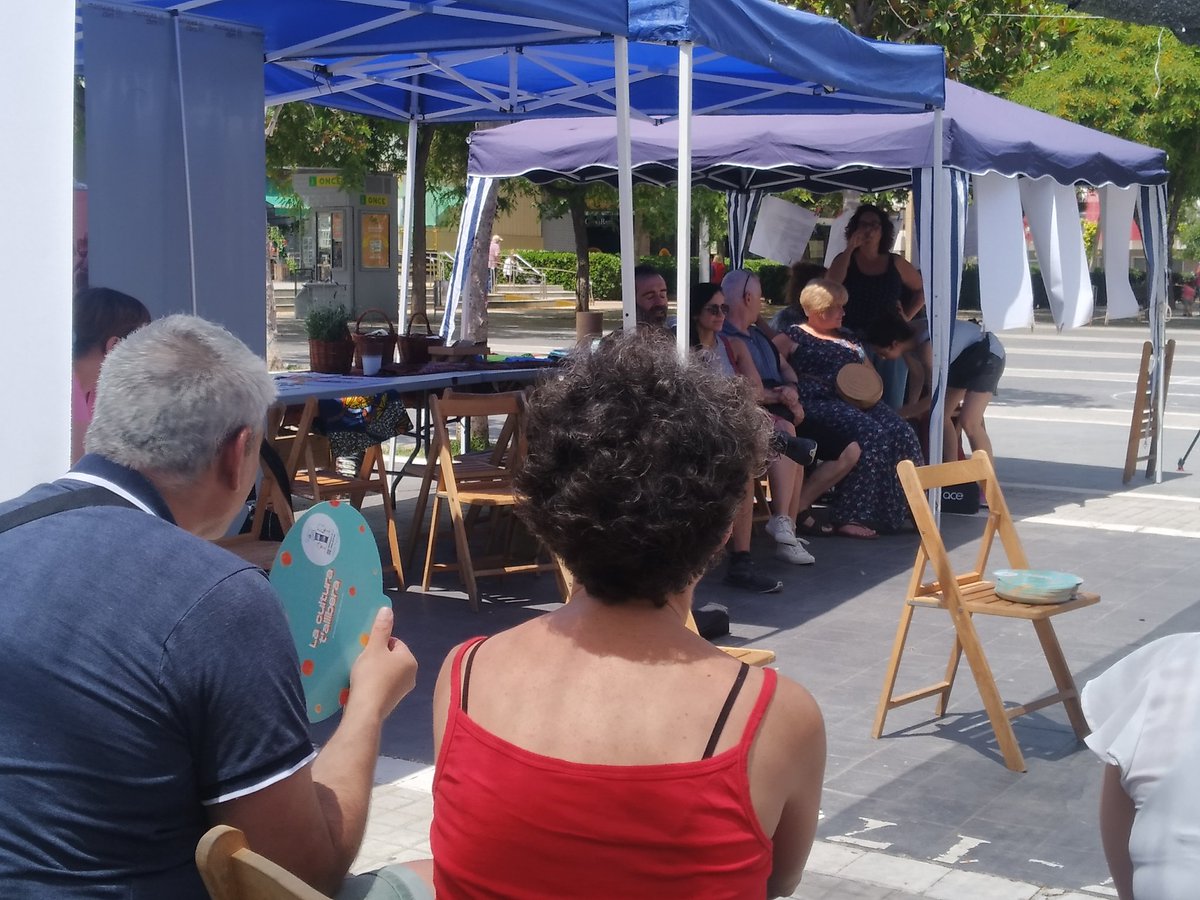 SOSBaixiLh's tweet photo. Lluites compartides en defensa dels espais naturals i agrícoles amenaçats per l'especulació urbanística
a #LHospitalet i el #BaixLlobregat

#31FestadelSol
#StopPDUBiopol
#StopMassificacióLH
#MenysAvionsMésVida https://t.co/MQ2hnhFWkp