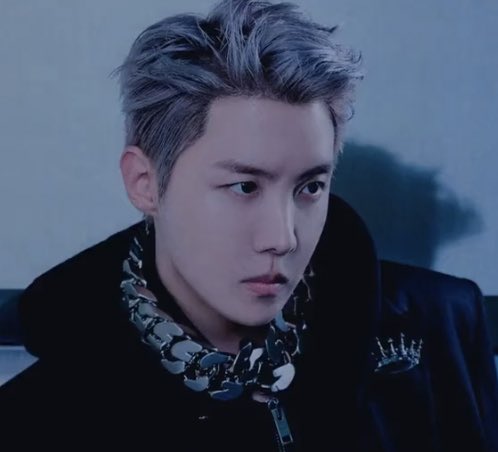 thehobiprint's tweet photo. JUNG HOSEOK OH MY GOD https://t.co/vz2of5NAd1