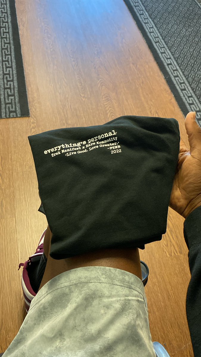TrekManifest's tweet photo. Bringing my therapist some merch today during our session…cause there’s no #EverythingsPersonal w/o our sessions! 💚🙏🏾💚🙏🏾 https://t.co/GDJEovvU8M