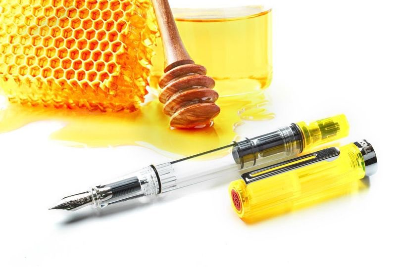 PAPELERIADEBOD's tweet photo. Nueva Twsbi ECO Transparent Yellow. Disponible 40 € #twsbi #stationery #papeleria #escritura #plumas #Madrid https://t.co/du6OBoYPWQ