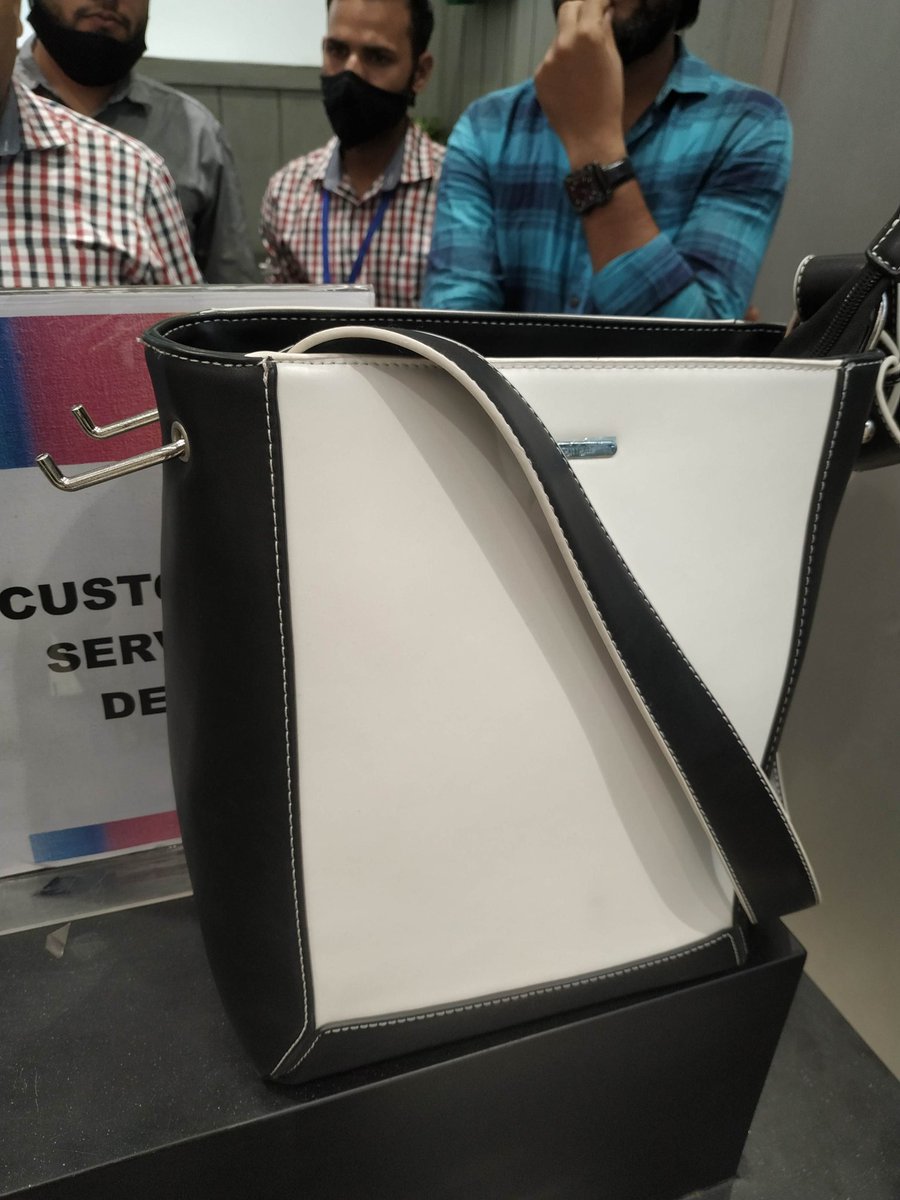 updashish's tweet photo. @Lifestyle_Store pathetic product, pathetic customer service, pls get your team training in place and pls make your product feasible atleast to be used for 2-3 months. Brand name code... https://t.co/L8bb90mmcC