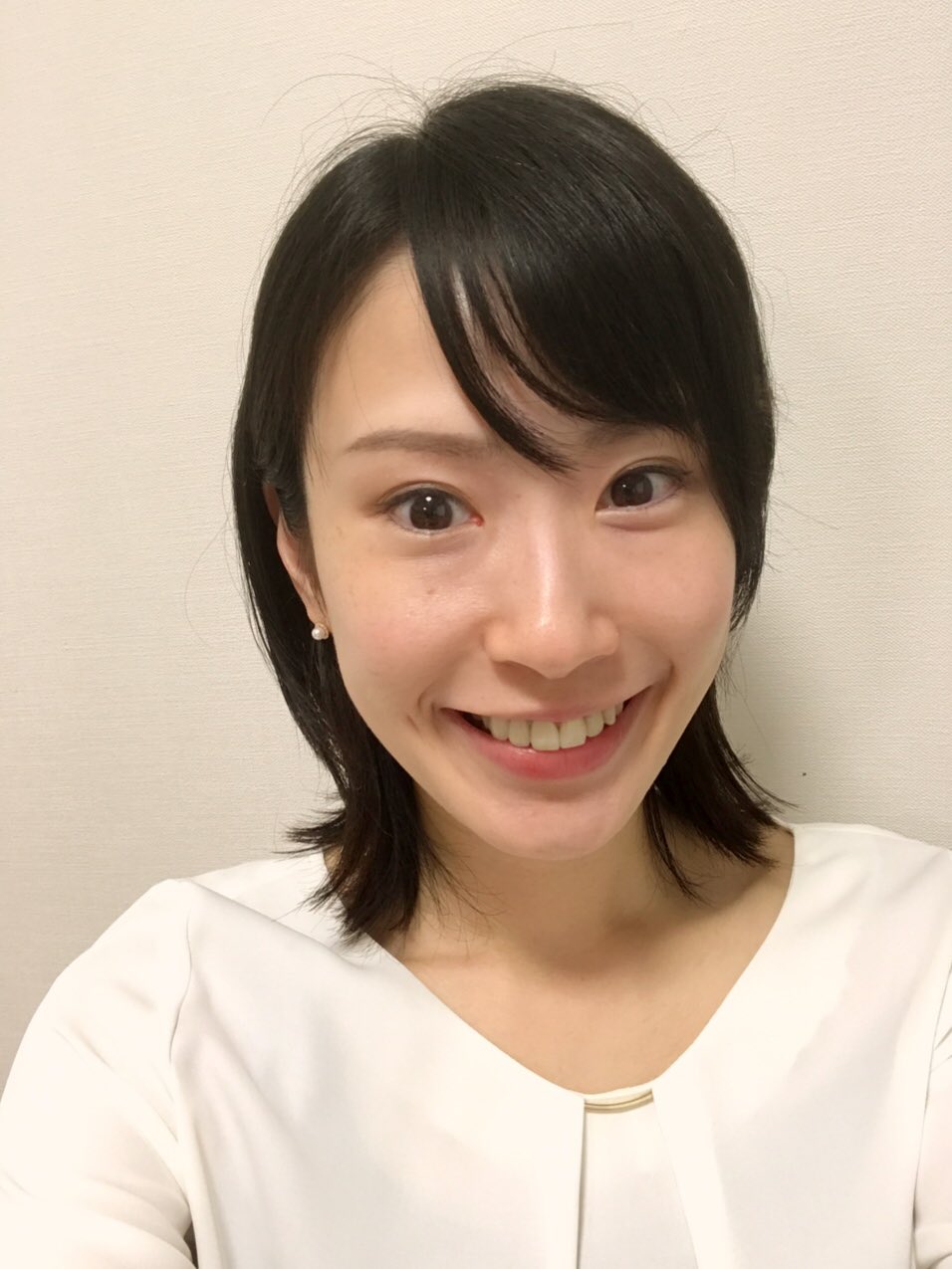 講談師 一龍斎貞鏡 3人目の産後 抜け毛が酷い 一旦抜けた内側の毛がぴょんぴょん生えてき纏まらなかったけど中々美容室へ行く時間もなく 一年以上ぶりに美容室へ 前髪無しが好きだけど 生え揃うまで前髪つくった 産後 抜け毛 T Co