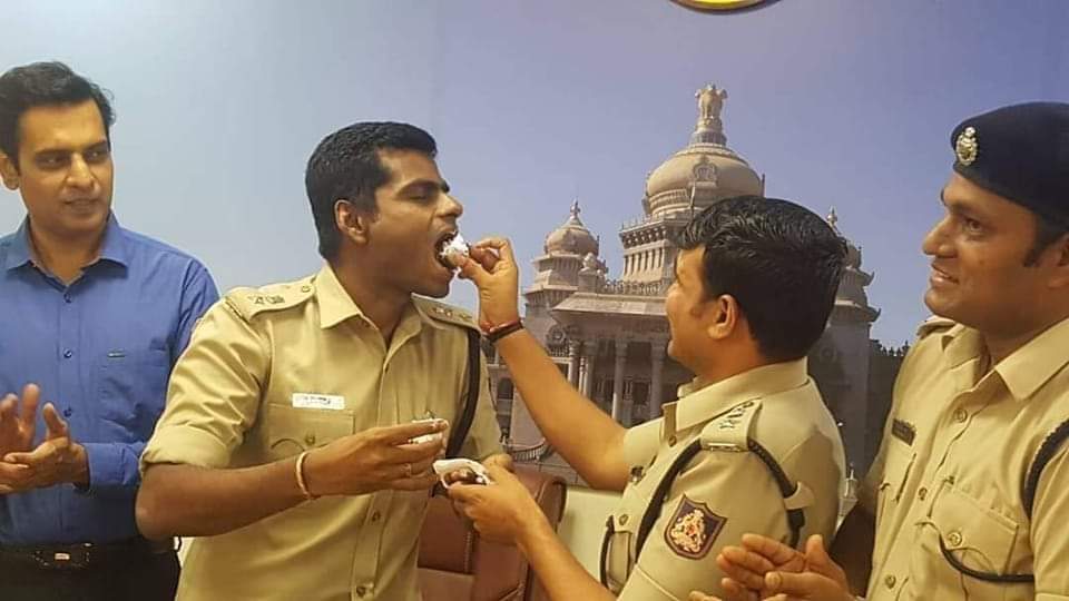 anandbalajiAk's tweet photo. தத்தியை தமிழ்நாட்டை விட்டு ஓங்கோலுக்கு விரட்ட வந்திருக்கும் எங்கள் சிங்கம் அண்ணாமலை ips அவர்களுக்கு இனியபிறந்தநாள் வாழ்த்துக்கள். https://t.co/RwltZP6EdJ