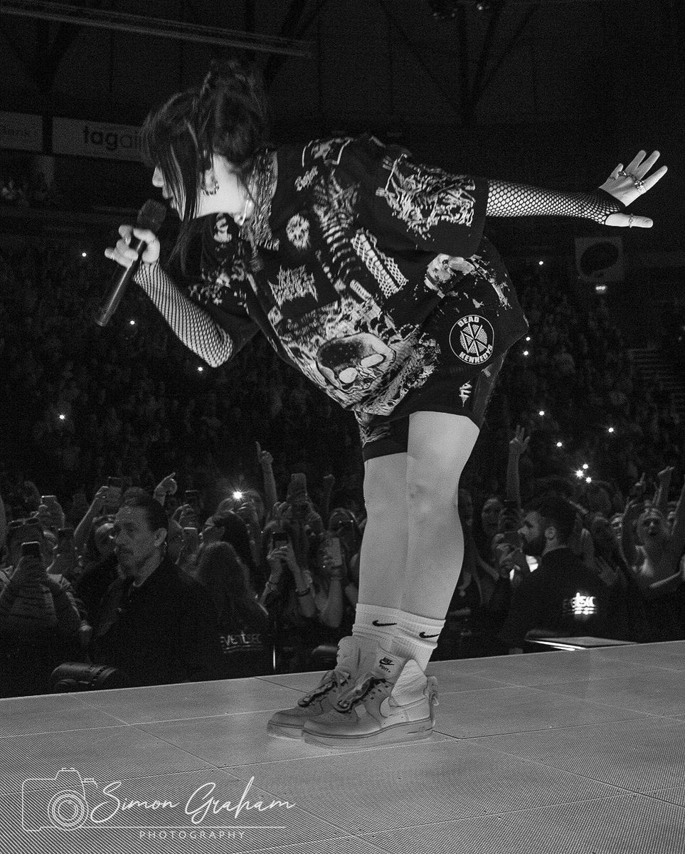billiesource's tweet photo. Billie performing at the @SSEBelfastArena in Belfast, UK last night (📸: Simon Graham Photography) #HTEBelfast https://t.co/RKg2H31Gva