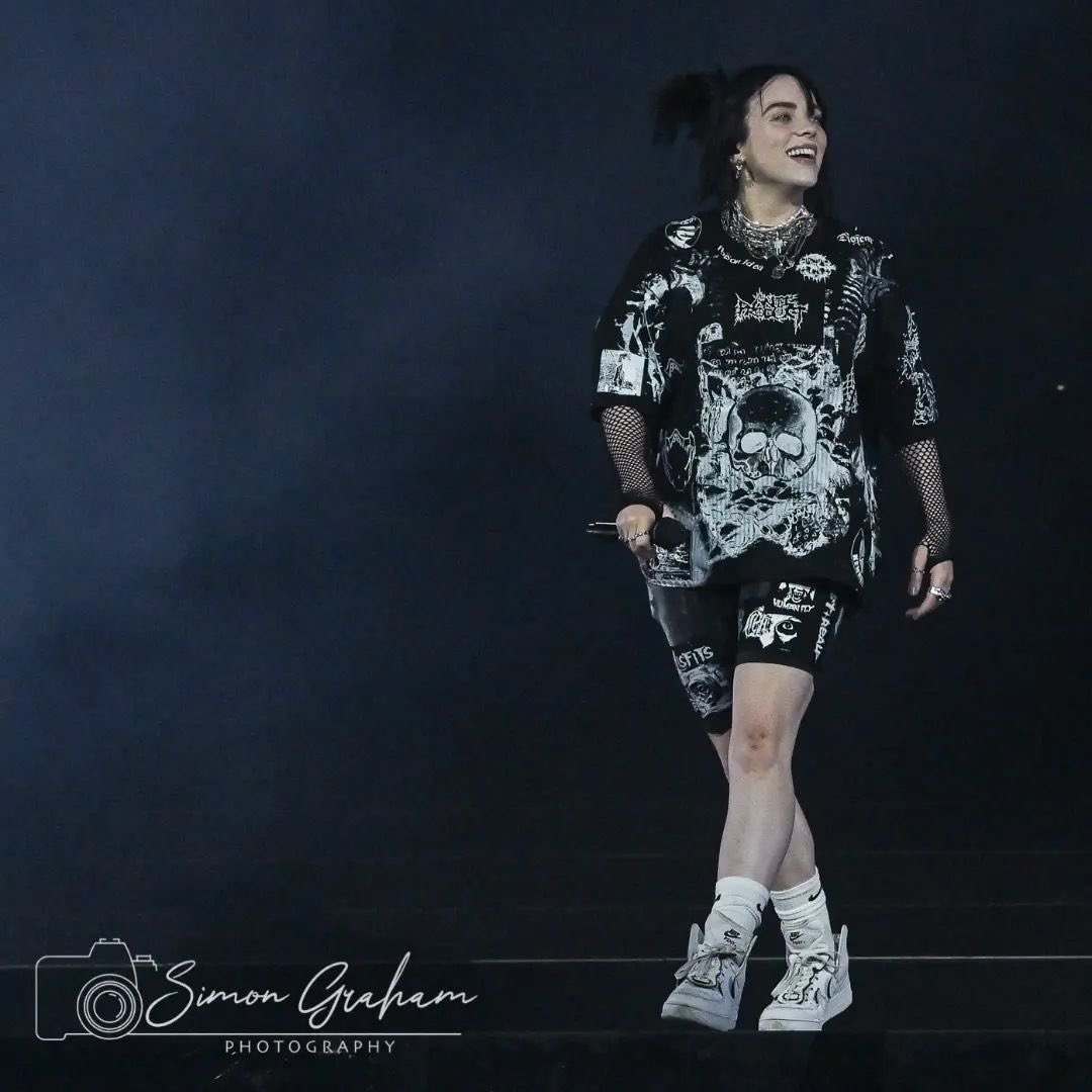 billiesource's tweet photo. Billie performing at the @SSEBelfastArena in Belfast, UK last night (📸: Simon Graham Photography) #HTEBelfast https://t.co/RKg2H31Gva