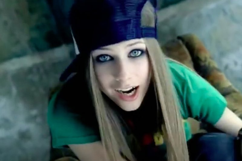 PopCulture2000s's tweet photo. 20 years ago avril lavigne released her first album, let go💫 https://t.co/yT6J0Q4J6F