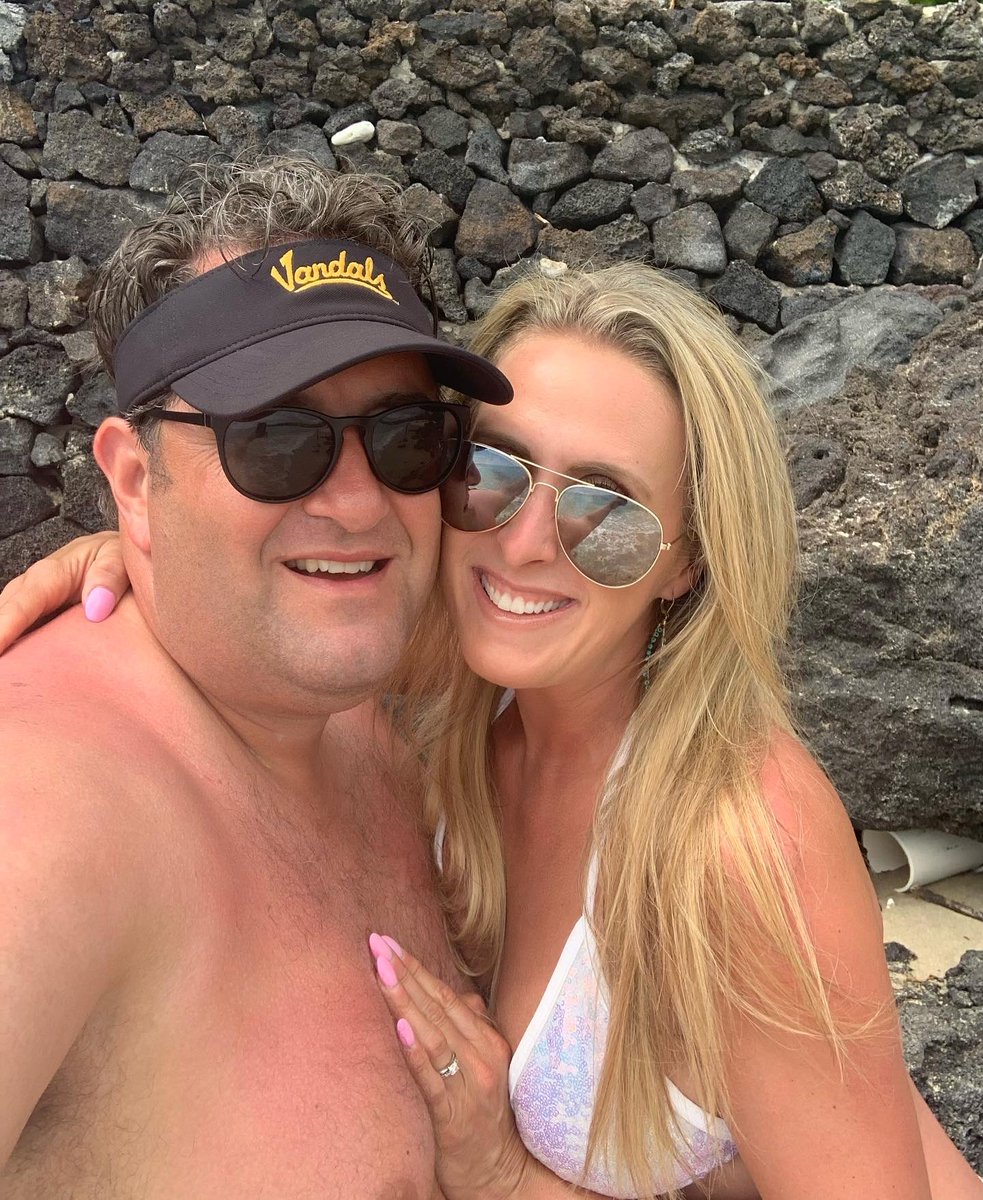 BeautyBabesBall's tweet photo. Hawaii....Nice to, nice to know ya, let's do it again!
What a great way to celebrate 20 years....I had an amazing trip with you @coach_eck. Take me back🌺🌴☀️🍹!
#jboog #20thanniversary #footballwife #20years #footballfamily #hawaii #muchneededvacation #takemeback #lovehim https://t.co/w3xQPGaFBs