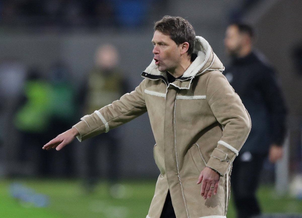 LuxembourgFooty's tweet photo. 🎙️ | Luc Holtz, in the most recent international press conference:
"In my opinion, playing on a grass turf and an artificial one are two different sports. I don't understand how Nations League matches are allowed to be played on artificial pitches." ⬇️
#LTULUX
📸 @IrishSunSport https://t.co/QB6XagTqc9