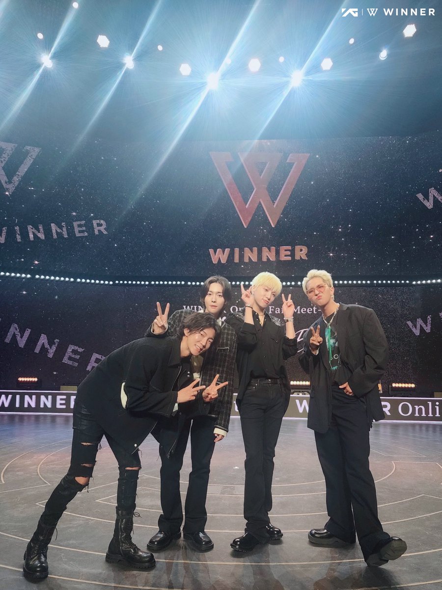 almxnddxx's tweet photo. 💙💙💙💙🤟🏻
#THANKYOUWINNER
#WINNEROnlineFanMeetup https://t.co/q951dtfW6x