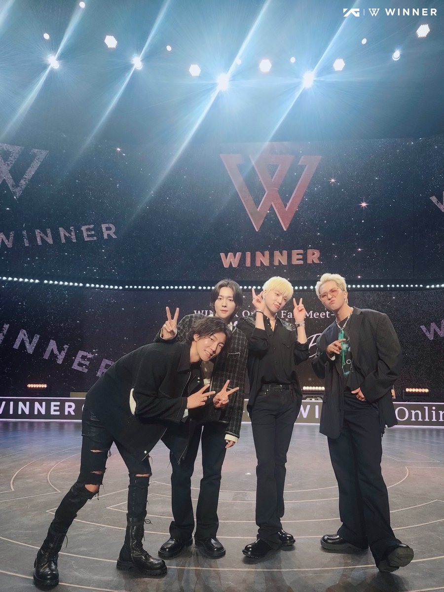 almxnddxx's tweet photo. 💙💙💙💙🤟🏻
#THANKYOUWINNER
#WINNEROnlineFanMeetup https://t.co/q951dtfW6x