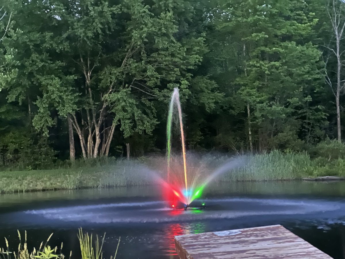 Early evening by the fountain pond. 
 #summery #fountain #fountainpond #fountainlights  #spray  #water #relaxation #serene #poconomtns