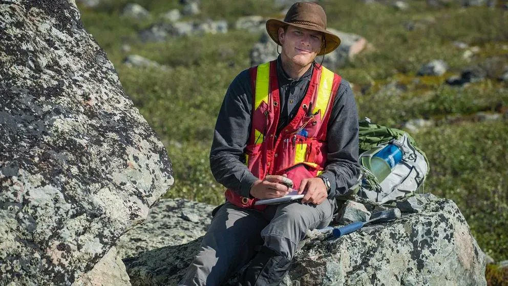 PSUEMS's tweet photo. Did Earth's continents form quickly - in geological terms - some 2.5B years ago? Or did they shape long before and rocks recycled over time? This is key to understanding our planet, and others. @jraygeo10 is using an @NSF CAREER award to shine some light. https://t.co/xmjneifnY6 https://t.co/pLBoPLghhu