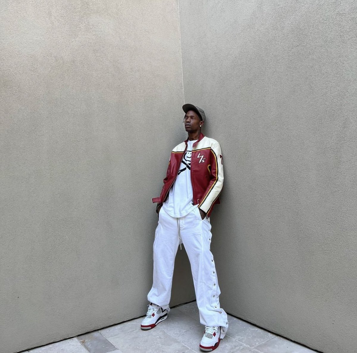 rapcheoI's tweet photo. Travis Scott ag déanamh mórtais as a chuid feistis‼️👀 https://t.co/cfLuxS3sN5