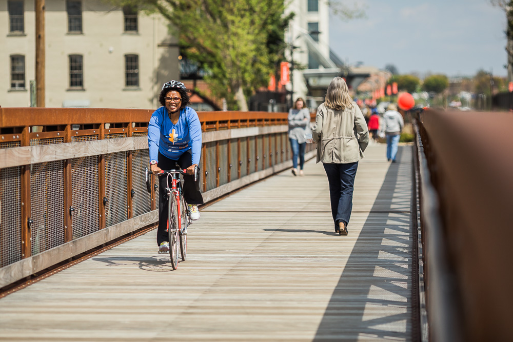 innovationqrtr's tweet photo. Celebrate #NationalTrailsDay with a walk, run or bike ride along Long Branch Trail. This 1.7-mile greenway runs the length of the iQ and connects downtown Winston-Salem to the Salem Creek Greenway and other parts of the community. #wsnc #longbranchtrail #optoutside #experienceiQ https://t.co/IQnp3SUSDJ