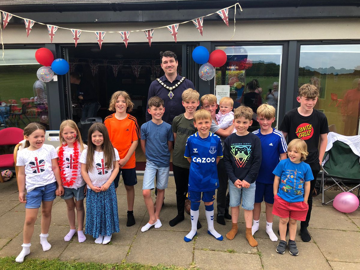 MarieAllen5's tweet photo. @KensingtonRoyal The Mayor of Oswestry visited our Jubilee Celebrations 🇬🇧 https://t.co/UsmkdjVzXT