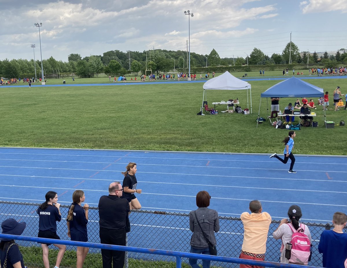 mrpillonsclass's tweet photo. A great day at the track for the @WestgateWolves 🏃‍♂️ 🏃‍♀️ 🏃 https://t.co/PJ6e4FZLtu