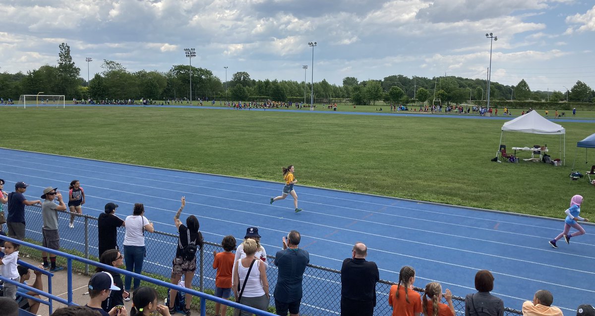 mrpillonsclass's tweet photo. A great day at the track for the @WestgateWolves 🏃‍♂️ 🏃‍♀️ 🏃 https://t.co/PJ6e4FZLtu