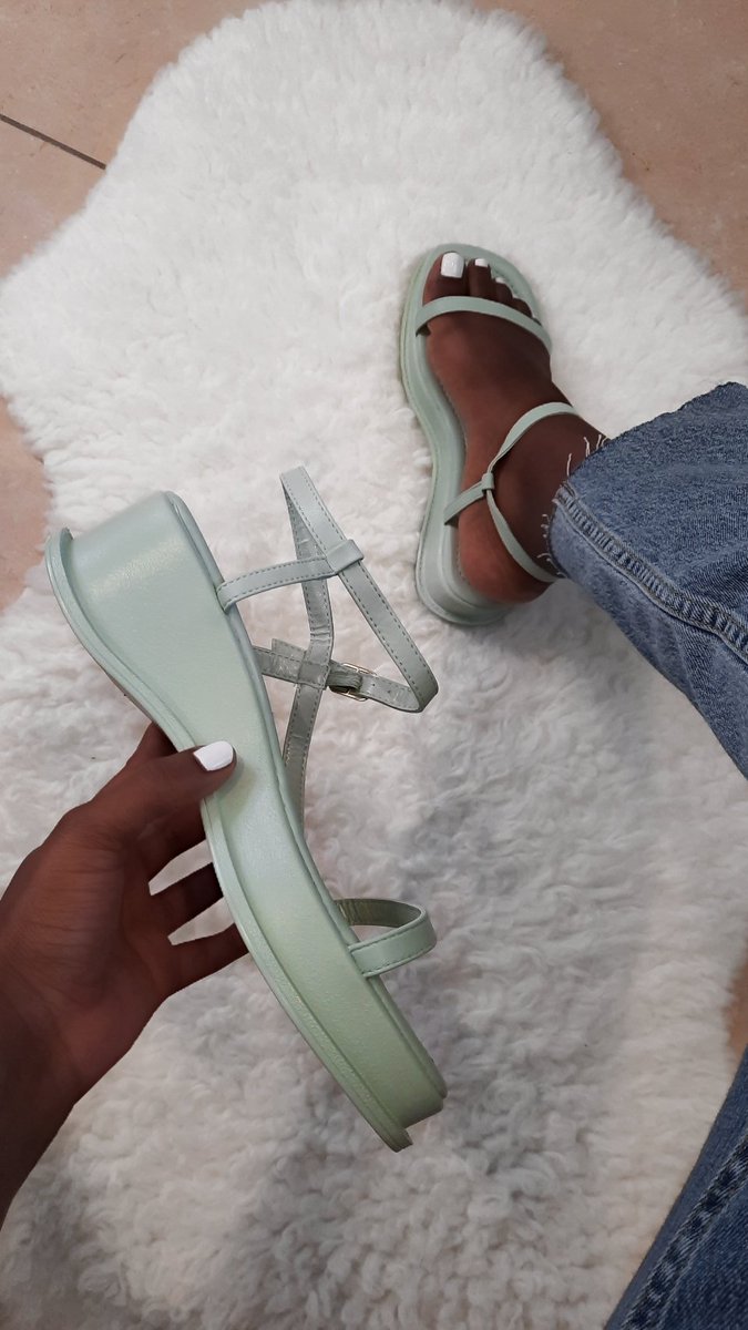 solevalleyshoes's tweet photo. Mixing comfort and style is always a vibe. 😉 Get #soledout at Sole Valley!

Search "Love Bomb" on https://t.co/vrd0tZssGo to see available sizes.
Price: $34

☎️ 601-2649
📱557-0353 (whatsapp) https://t.co/WqPtrM07ZG