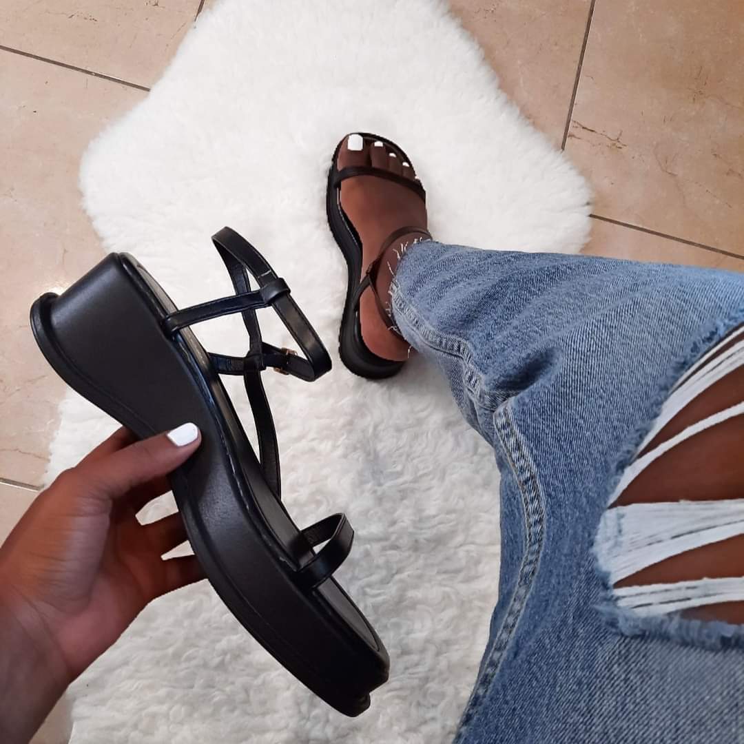 solevalleyshoes's tweet photo. Mixing comfort and style is always a vibe. 😉 Get #soledout at Sole Valley!

Search "Love Bomb" on https://t.co/vrd0tZssGo to see available sizes.
Price: $34

☎️ 601-2649
📱557-0353 (whatsapp) https://t.co/WqPtrM07ZG