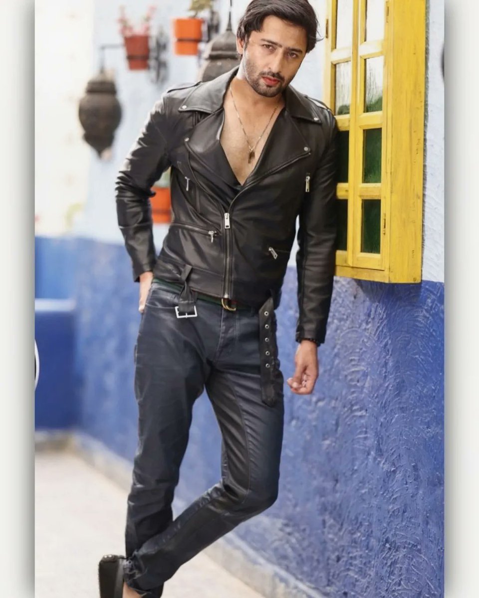 ritu0174's tweet photo. The MAN In Black Is BACK 🖤🔥🙈
He Is The Perfect Amalgamation Of Cuteness And Hotness 🧿🧿
IG Post @Shaheer_S ~ #MBack
Shot by @prashantsamtani
#GodBlessYou #ShaheerSheikh https://t.co/3qBN68IOMy