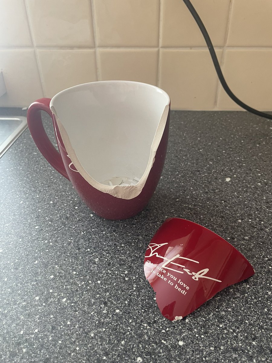 Audiobooklover2's tweet photo. FFS…….. #redmugclub #shaneiaks https://t.co/e9WUHBXz1m