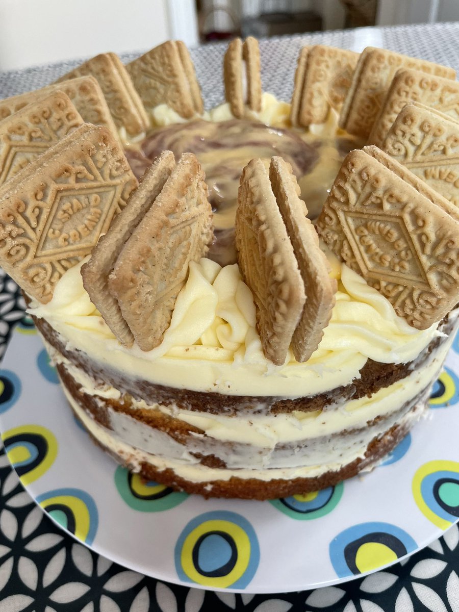 Taking my love for #custardcreams to a whole new level thanks <a href="/nationaltrust/">National Trust</a> for the recipe idea rhubarb &amp; custard cake 🎂 rhubarb &amp; custard creams from <a href="/Tesco/">Tesco</a>