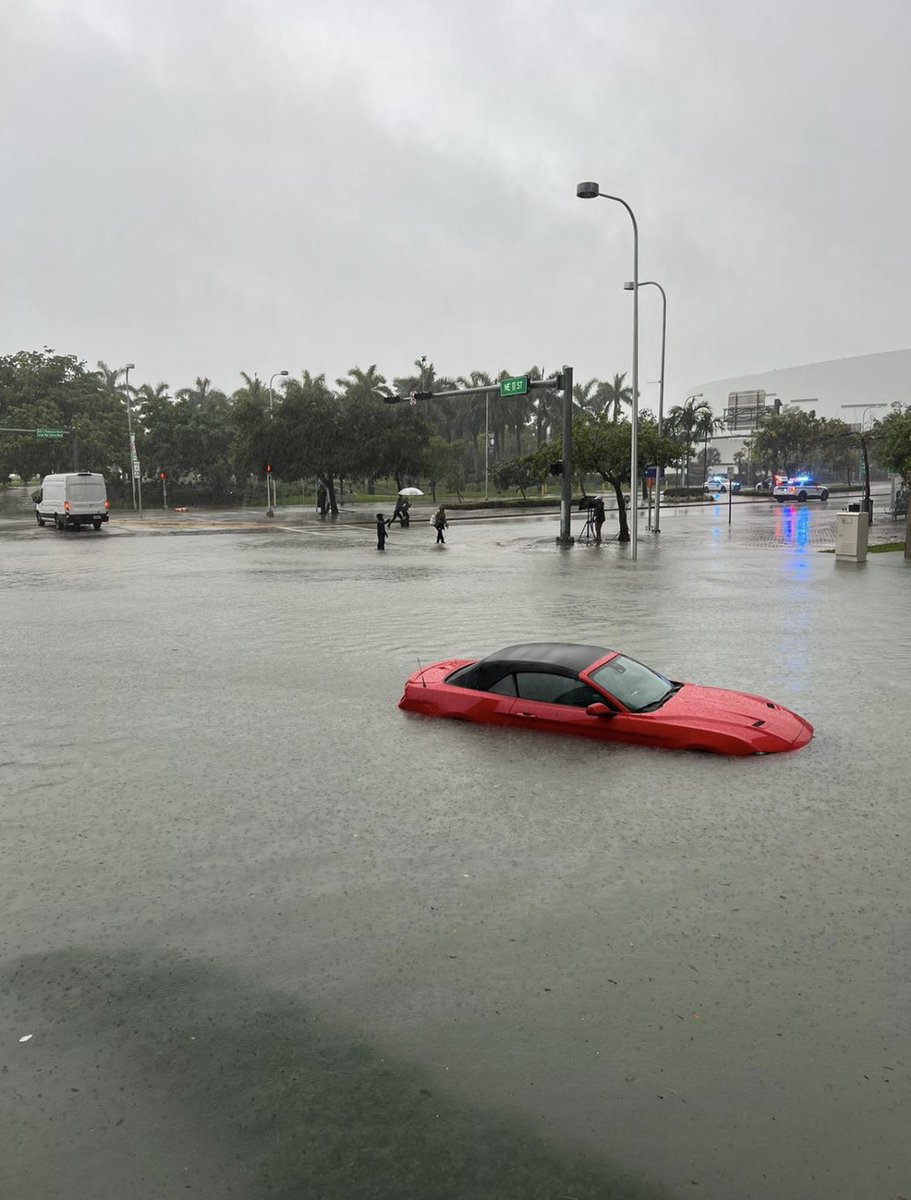 JakubInc's tweet photo. Hi @NianticHelp @NianticLabs it’s literally unsafe for anyone in South Florida to participate at #GOfest due to a tropical storm. Streets are flooded, it’s raining nonstop and there are strong winds. If this doesn’t warrant a make-up weekend, idk what will. Pic taken now. https://t.co/QYRouiK9z0