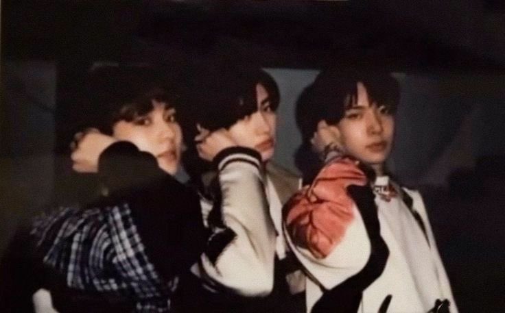 ตั๊กแตนโยงโย่ ผูกโบว์ทัดดอกจำปา