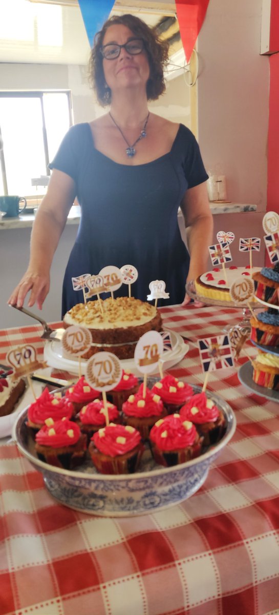 CoimbraKnights's tweet photo. Proper Jubilee cricket tea today. Our @TopTeaLady1 taking it up another level 🙌. #Portugal #cricketteacakes https://t.co/jLkMBYgdfQ
