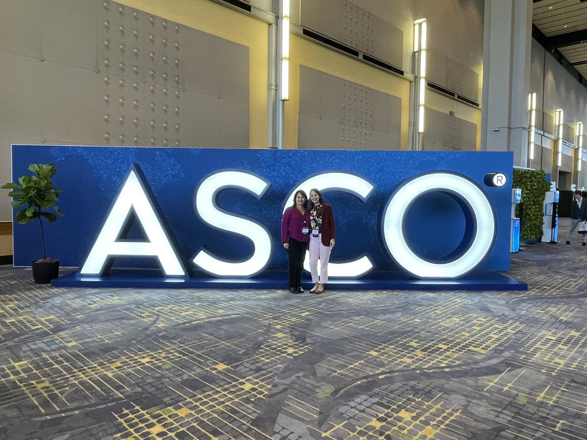 At #ASCO22 with my #1 #RoleModel. So happy to be able to share our passion about #Oncology @DrGlendaRamos