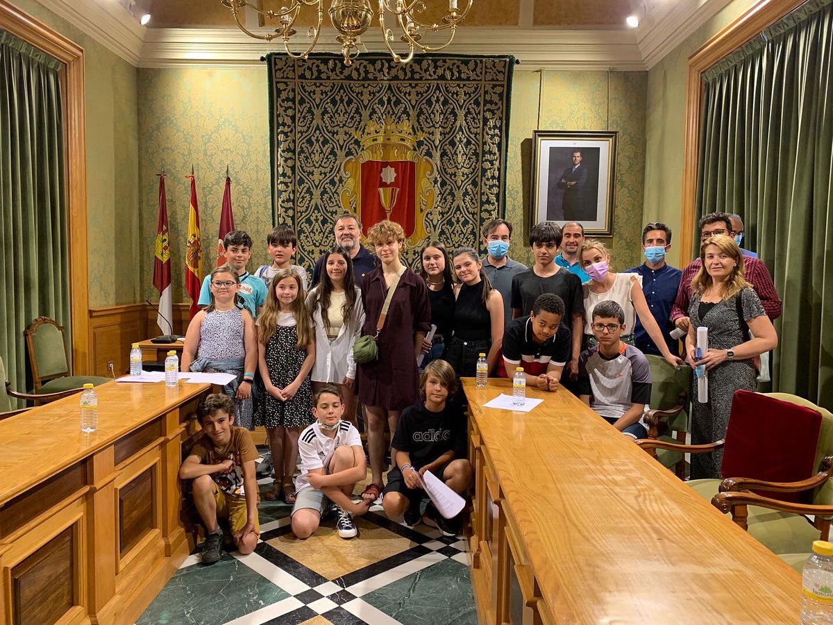 DarioDolz's tweet photo. Bienvenidos a los nuevos miembros del Consejo de la Infancia y la Adolescencia de Cuenca.

Un curso más habéis desarrollado una actividad muy positiva por los niños y niñas de nuestra ciudad.

¡Enhorabuena! https://t.co/wpu5DezL9z