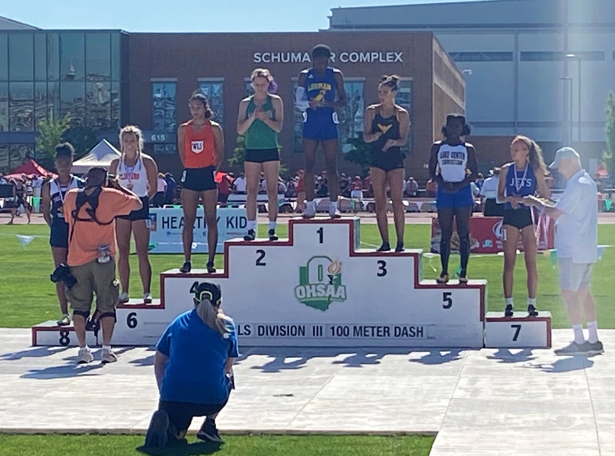Fairlawnk12's tweet photo. Congratulations to Addison Swearingen - finished 7th in the state in the 100m and 3rd in the 400m! A great day for her with many more to come! Go Jets! https://t.co/TKeZJCwBBP