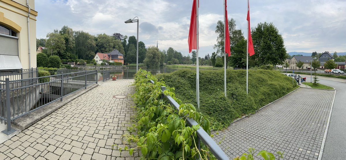 dieg0's tweet photo. Mit dem neuen Netzteil kommen wir jetzt auf 0,4 statt 0,3 kW Ladeleistung. Heftig!! 😋 Spaß beiseite. Für die Ladesäule Schneckentempo, für unsere beiden 0,4 kWh-Fahrradakkus ein großer Unterschied. #DD_GR #OLUG https://t.co/2aQefFAAMe