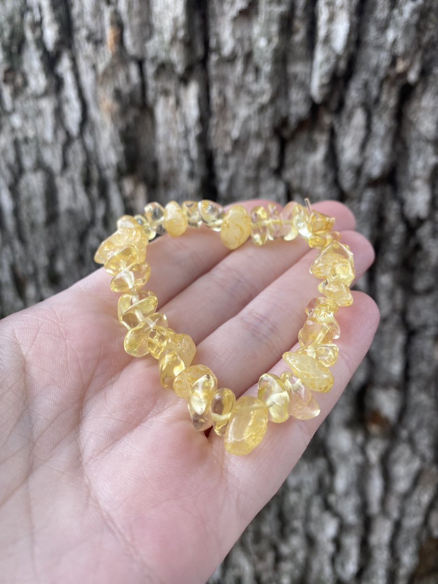 aly_capehart's tweet photo. hello art twitter! ✨ i’m finally back after a very long hiatus. i was working on myself and my new projects. i now offer a variety of crystal jewelry and accessories! i have tons of options already made or my commissions are open :) please RT and i’ll RT your pinned post 🫶🏻 https://t.co/P3pBez3Oem