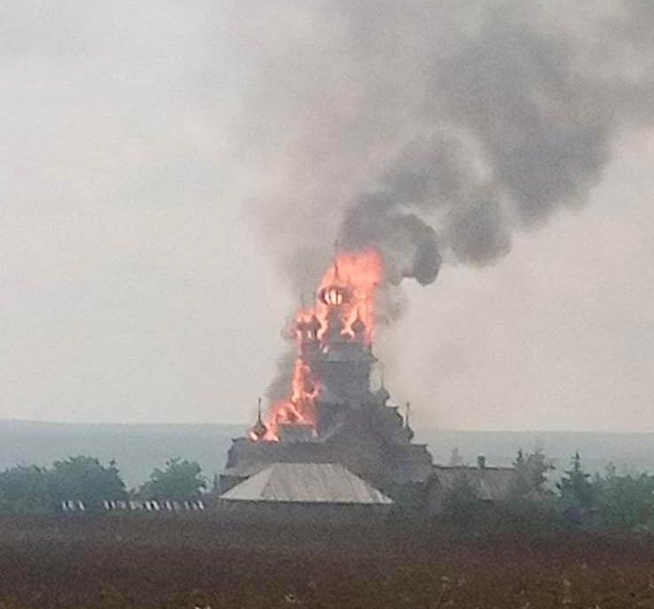 nycjim's tweet photo. Historic monastery in Donetsk, Ukraine, goes up in flames after Russian shelling.
*All Saints of Sviatohirsk Lavra was built in 1526.
*This war is criminal.
https://t.co/xnLw2XHz92 https://t.co/wai96pjXw9