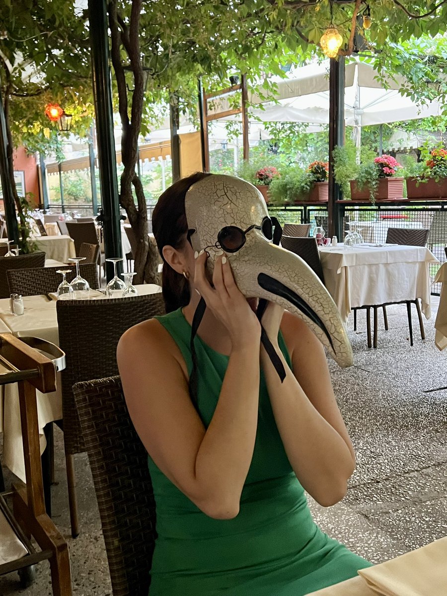 jess_bauer23's tweet photo. When in Venice, I had to get a new doctor’s mask in celebration of graduation 🇮🇹 https://t.co/bEjSQK1wvx