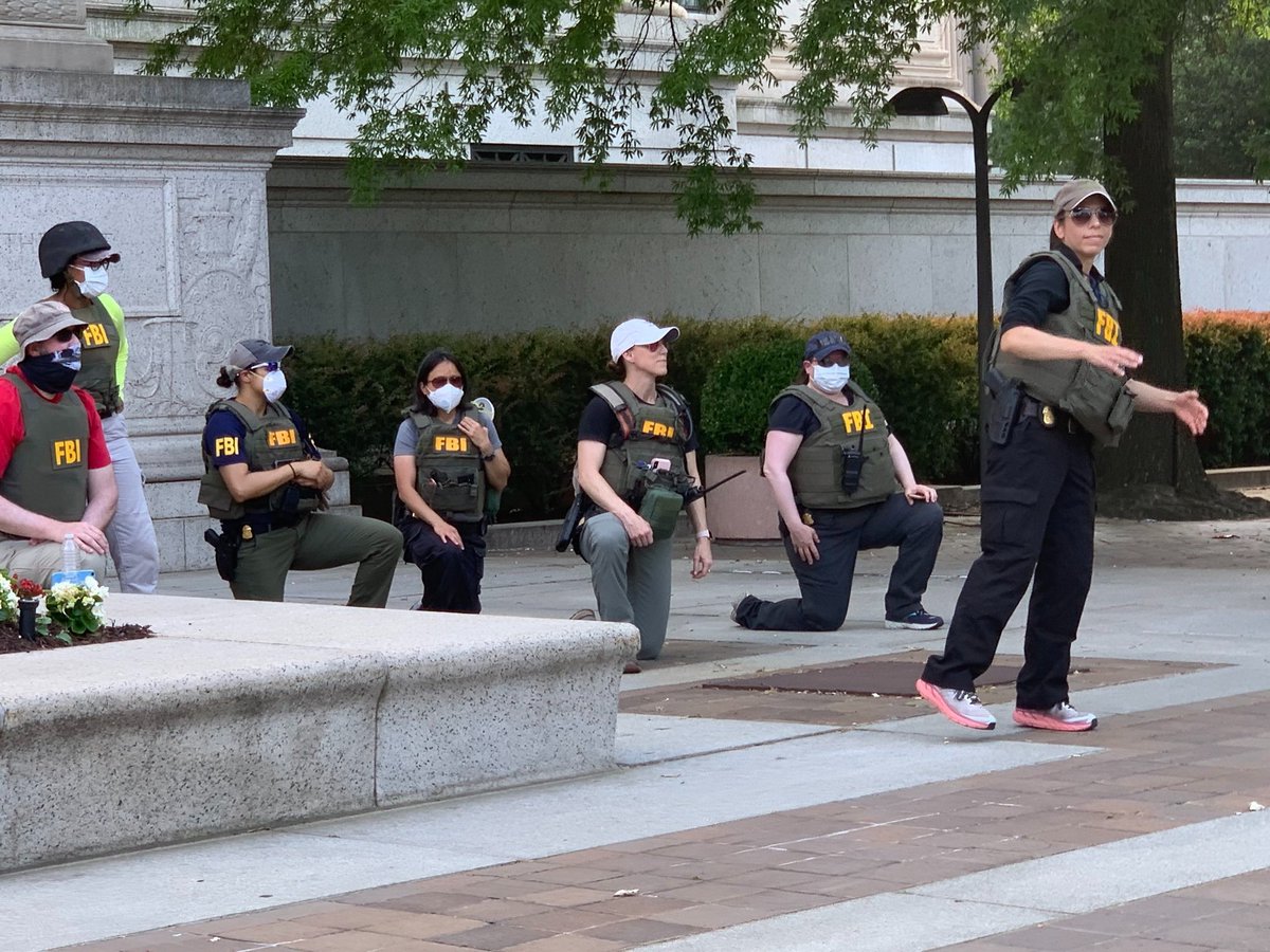 AntifaWatch's tweet photo. 2 year ago today- after a week on anarchy, a general collapse of law and order, 15+ dead, and billions in damage. @FBI agents kneeling to BLM/Antifa rioters https://t.co/dhbRJwM9T9